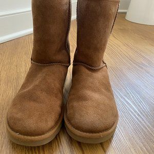 UGG Classic Short Boot in Chesnut